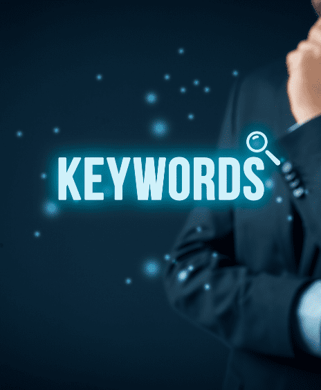 Personne en costume, mot 'Keywords' en bleu. Illustration pour l'analyse des mots clés.