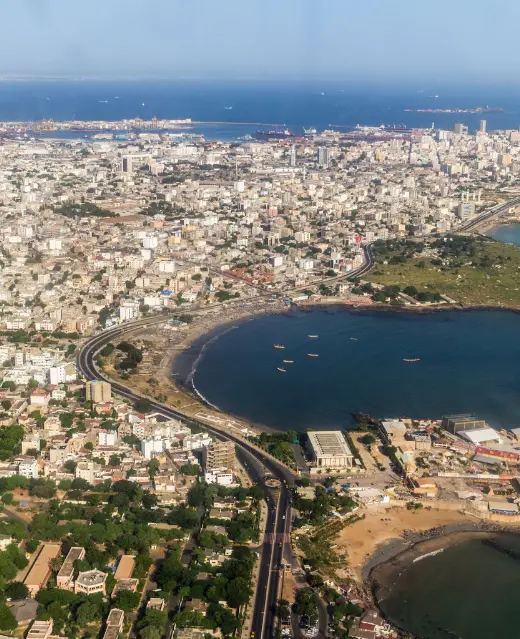 Une vue aérienne imprenable de Dakar, la métropole dynamique où une agence SEO Sénégal peut aider les entreprises à dominer le marché digital ouest-africain.